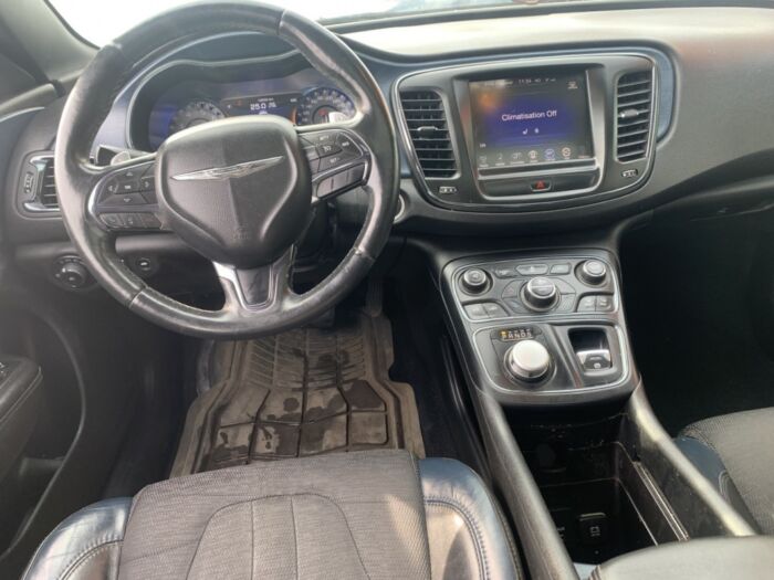 Chrysler 200 S – Image 12