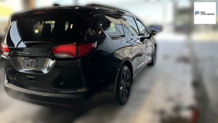 Chrysler Pacifica Hybrid Touring-L – Image 6