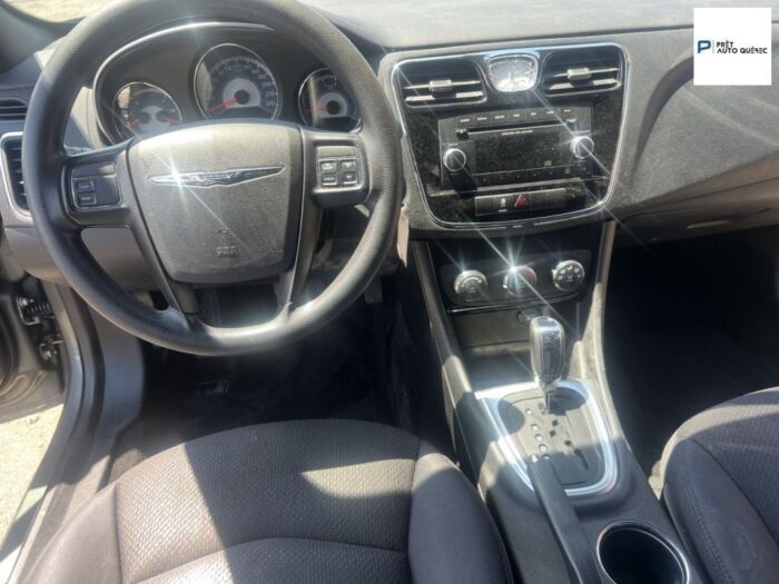 Chrysler 200 LX – Image 12