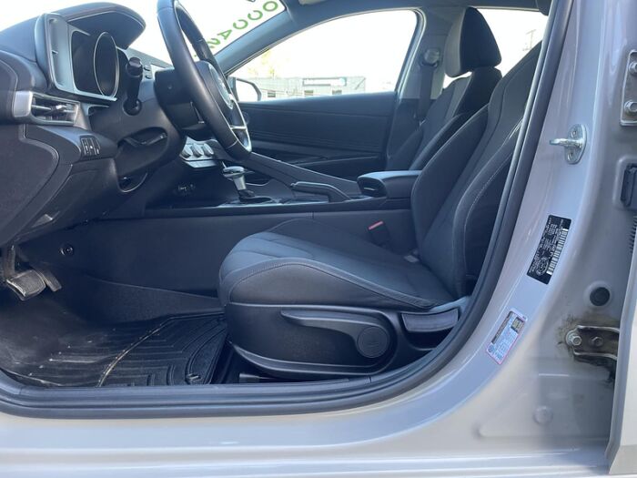 Hyundai Elantra Preferred IVT BLUETOOTH CAMÉRA SIÈGES CHAUFFANT – Image 10