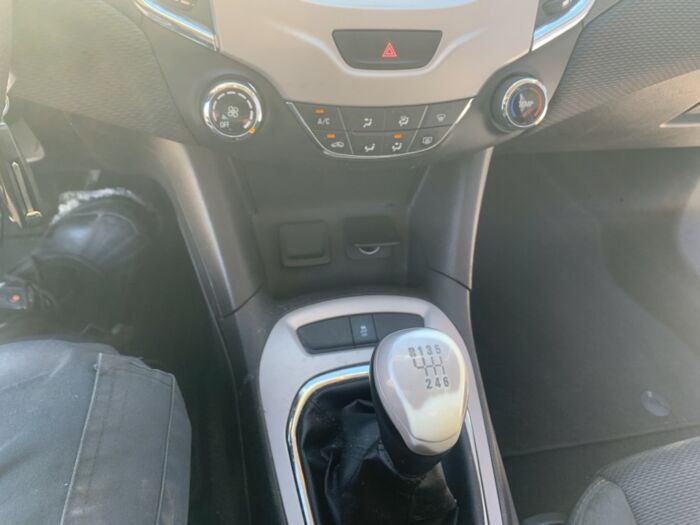 Chevrolet Cruze LS – Image 13