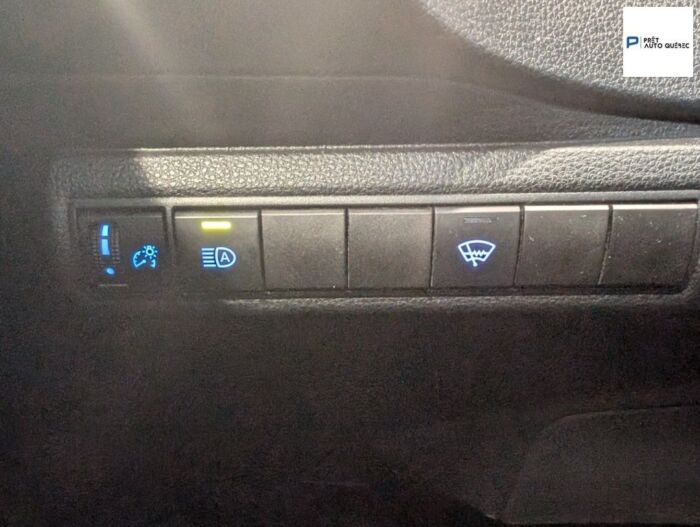 Toyota Corolla LE – Image 12