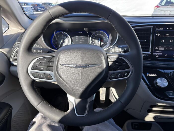 Chrysler Pacifica Touring L TA BLUETOOTH SIÈGES CHAUFFANT CAMÉRA – Image 17