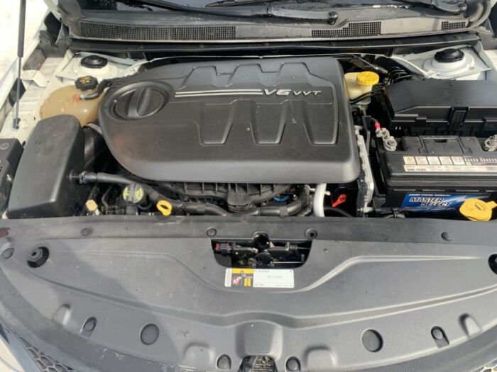 Chrysler 200 S – Image 16