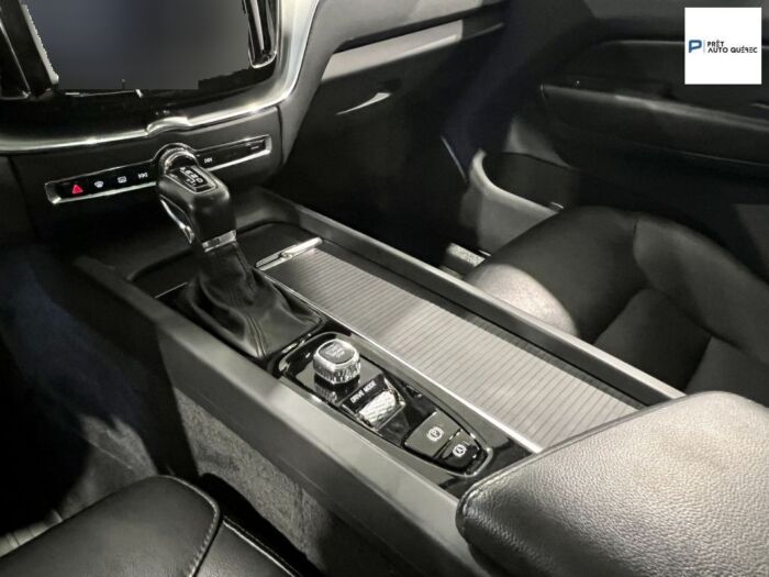 Volvo XC60 Momentum – Image 11