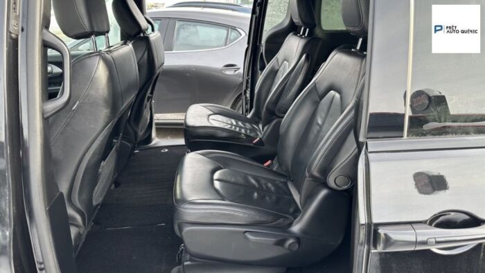 Chrysler Pacifica Hybrid Touring-L – Image 18