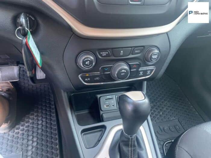 Jeep Cherokee Sport – Image 17