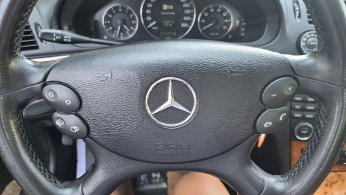 Mercedes-Benz E-Class 3,0 l – Image 18