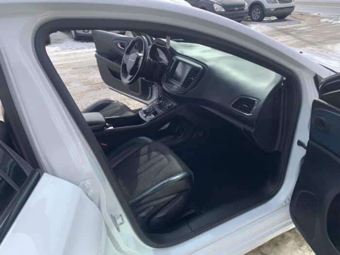 Chrysler 200 S – Image 8