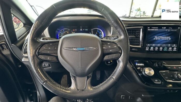 Chrysler Pacifica Hybrid Touring-L – Image 11