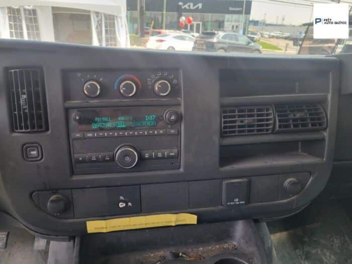 GMC Savana - – Image 11