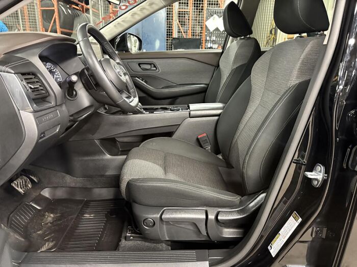 Nissan Rogue S TI – Image 11