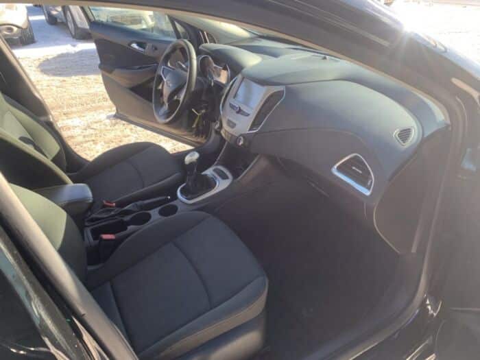 Chevrolet Cruze LS – Image 12