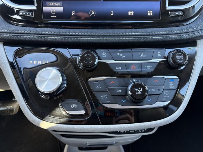 Chrysler Pacifica Touring L TA BLUETOOTH SIÈGES CHAUFFANT CAMÉRA – Image 36