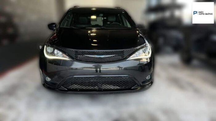 Chrysler Pacifica Hybrid Touring-L – Image 4
