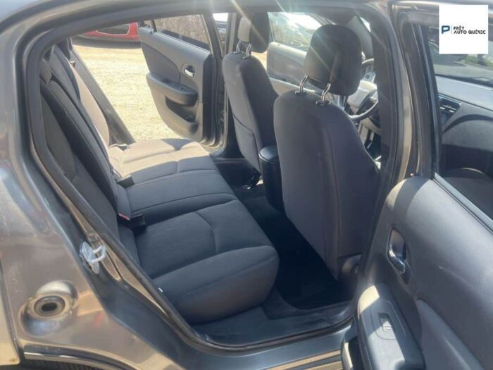 Chrysler 200 LX – Image 11