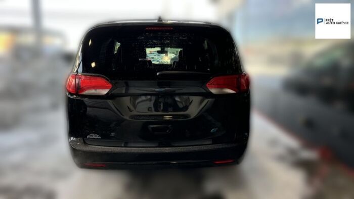 Chrysler Pacifica Hybrid Touring-L – Image 7