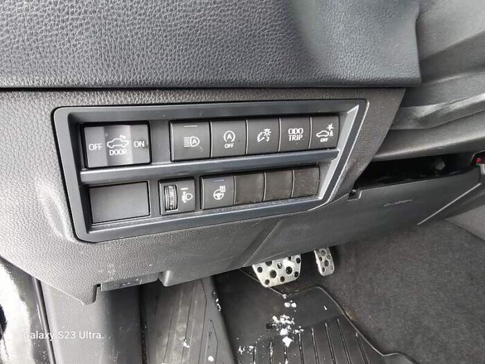 Toyota Tundra 4x4 Crewmax SR5 Long Bed – Image 13