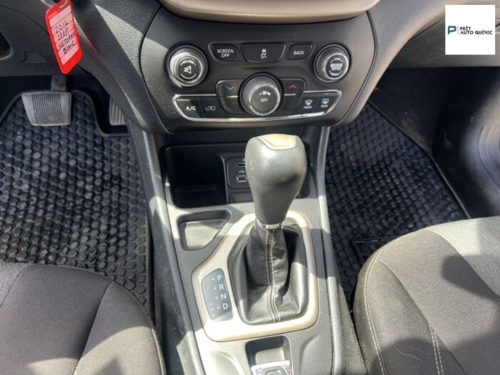 Jeep Cherokee Sport – Image 14