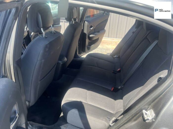 Chrysler 200 LX – Image 8