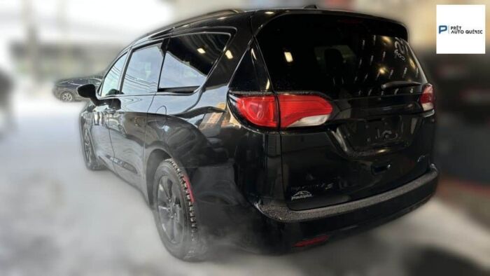 Chrysler Pacifica Hybrid Touring-L – Image 8
