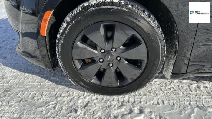 Chrysler Pacifica Hybrid Touring-L – Image 23