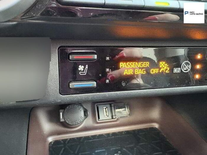 Toyota RAV4 Hybrid Limited AWD – Image 12