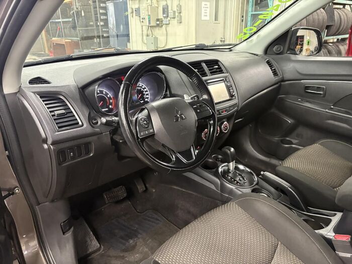 Mitsubishi RVR SE – Image 12