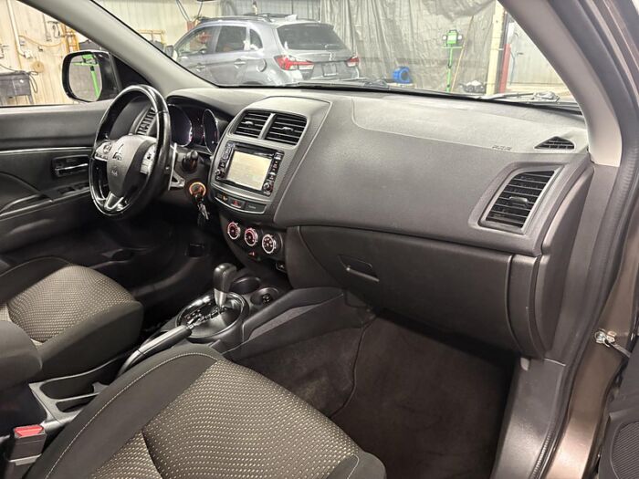 Mitsubishi RVR SE – Image 25
