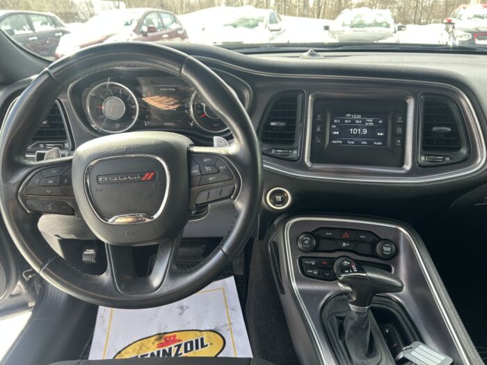 Dodge Challenger SXT – Image 9