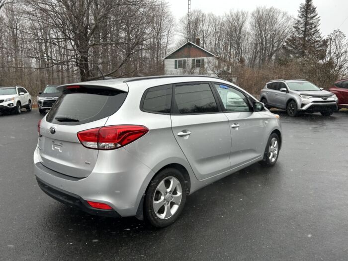KIA Rondo - – Image 4