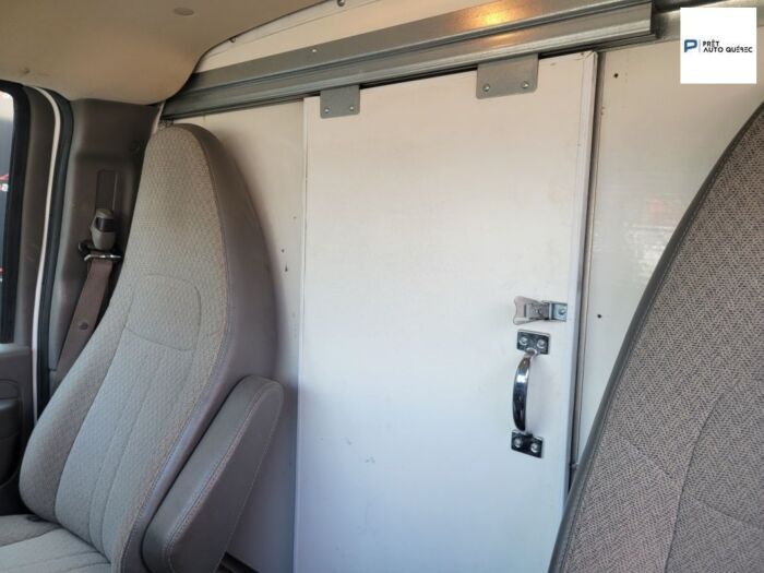 GMC Savana - – Image 12