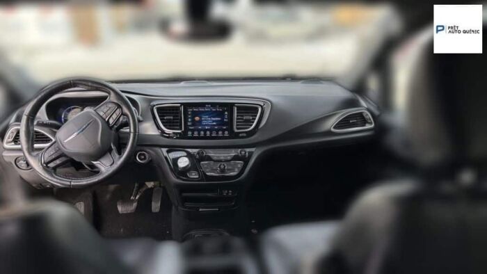 Chrysler Pacifica Hybrid Touring-L – Image 13