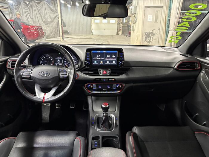 Hyundai Elantra GT Sport BM TOIT PANORAMIQUE/BAS MILLAGE/BAS PRIX – Image 28