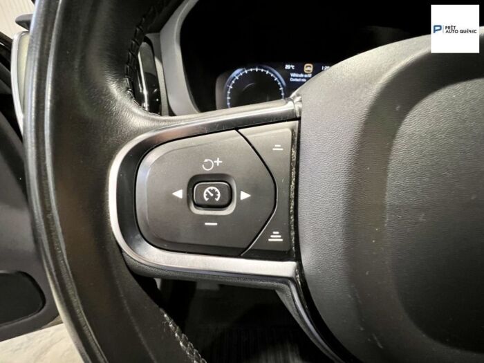 Volvo XC60 Momentum – Image 9