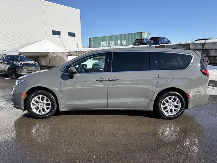 Chrysler Pacifica Touring L TA BLUETOOTH SIÈGES CHAUFFANT CAMÉRA – Image 4