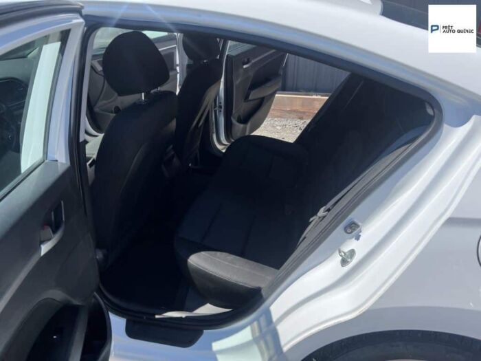 Hyundai Elantra GL – Image 8