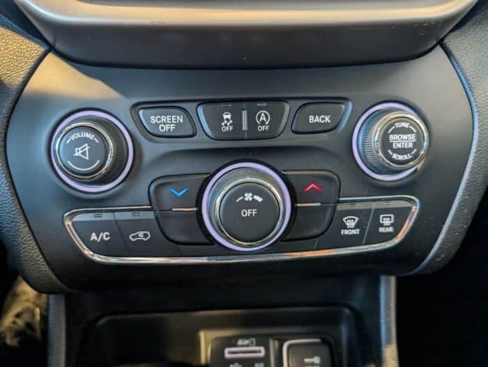 Jeep Cherokee Sport – Image 15