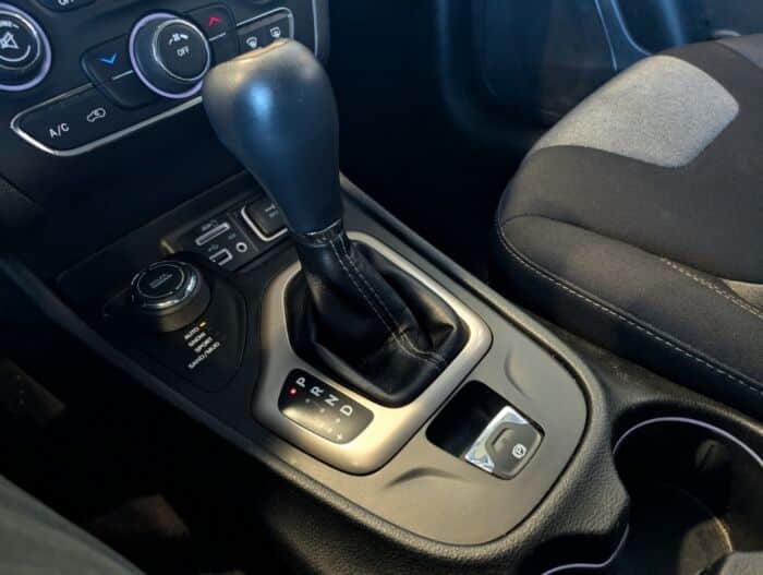 Jeep Cherokee Sport – Image 16