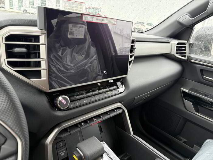 Toyota Tundra Hybrid 4x4 Crewmax Limited Long Bed – Image 12