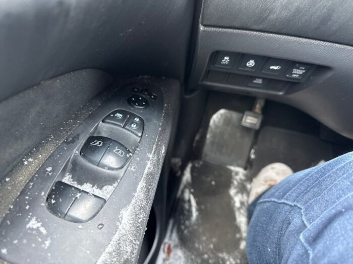 Nissan Pathfinder SV – Image 18