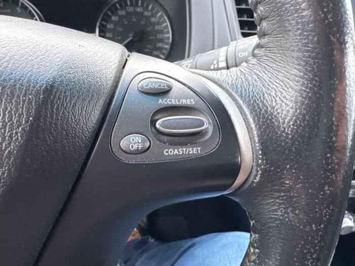 Nissan Pathfinder SV – Image 21