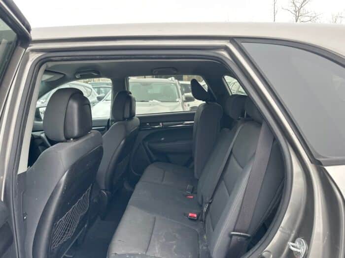 Kia Sorento LX-V6 – Image 6