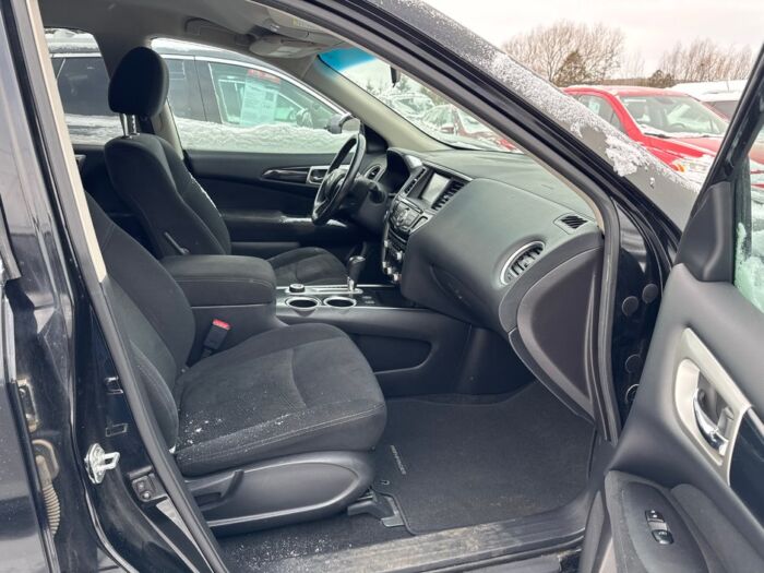 Nissan Pathfinder SV – Image 3
