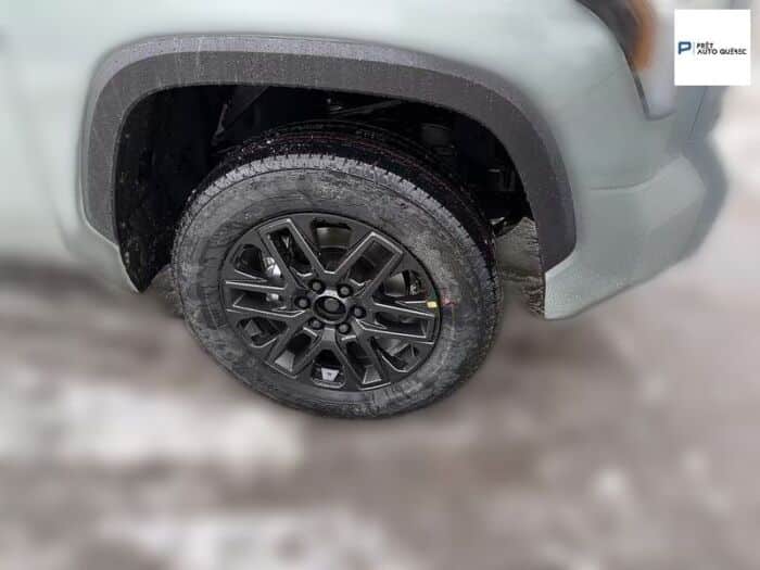 Toyota Tundra Hybrid 4x4 Crewmax Limited Long Bed – Image 9