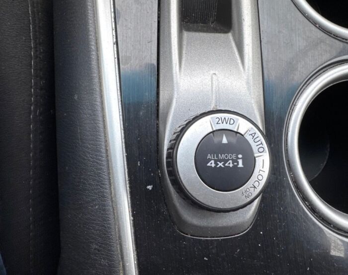 Nissan Pathfinder SV – Image 28