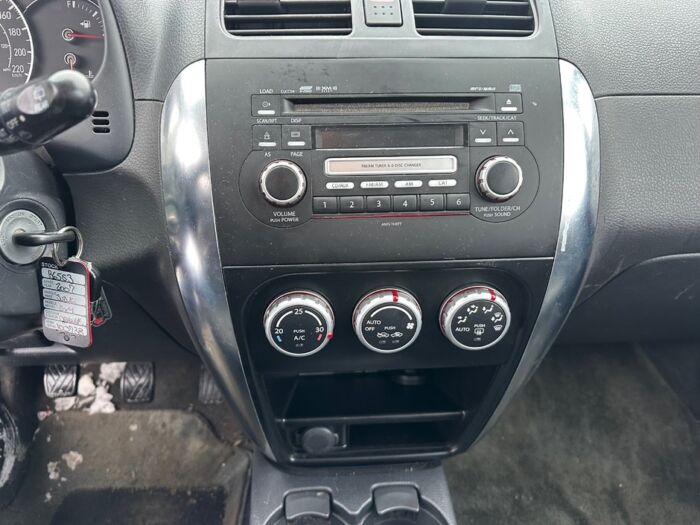 Suzuki SX4 JLX – Image 13