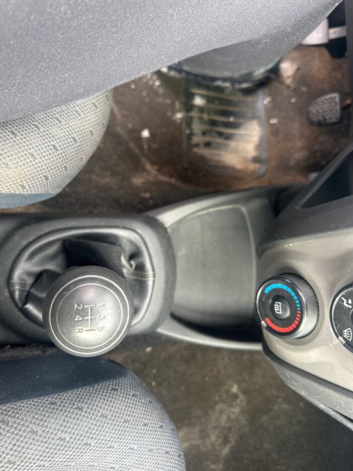Toyota Yaris CE – Image 11