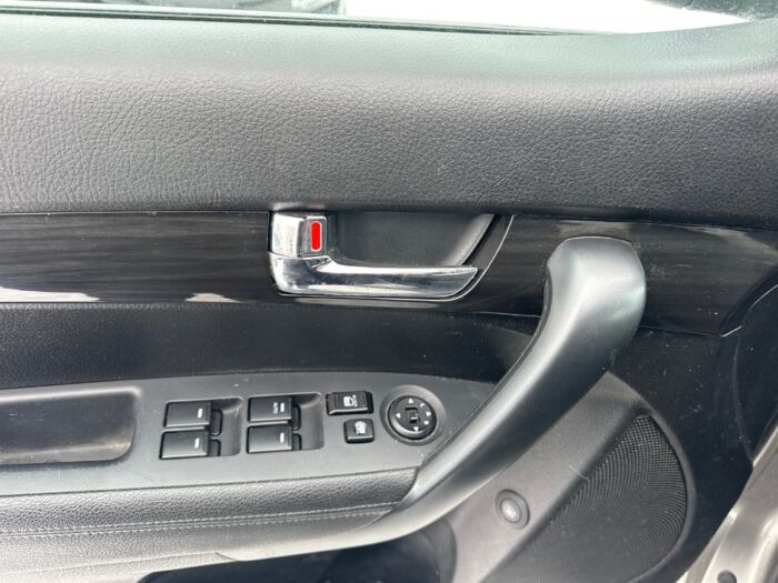 Kia Sorento LX-V6 – Image 9