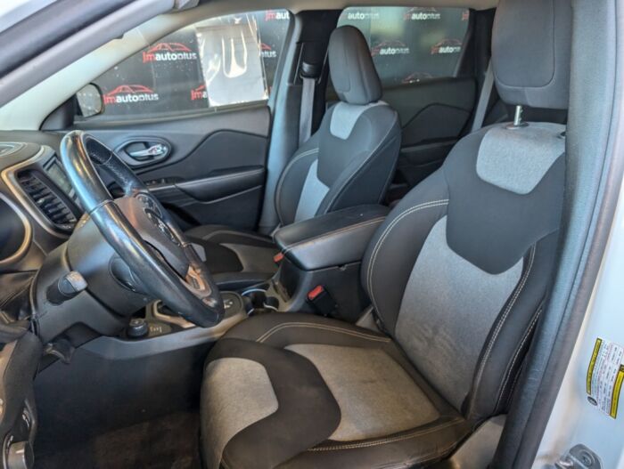 Jeep Cherokee Sport – Image 10